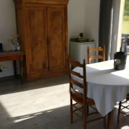 Les De Pascaline Bed & Breakfast Arrest