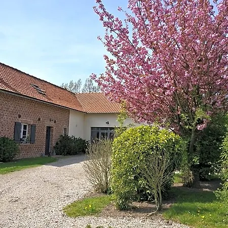 Les De Pascaline Bed & Breakfast Arrest