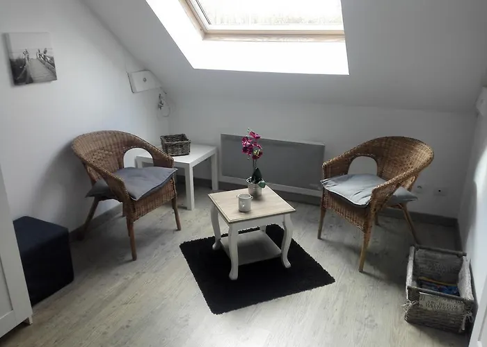 Les De Pascaline Arrest