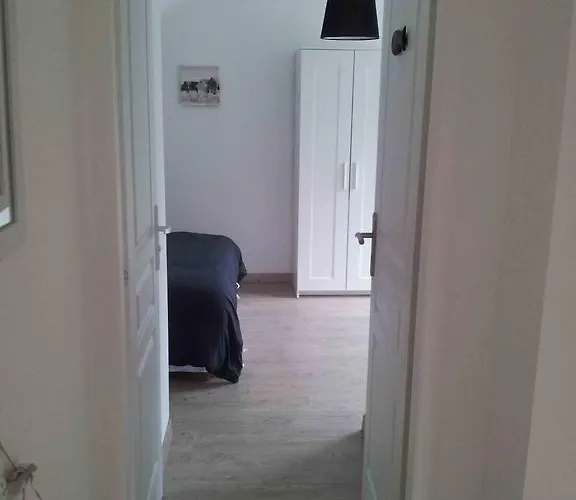 Les De Pascaline Arrest